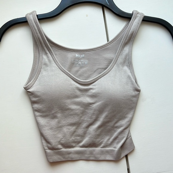 basic tan tank top EXCELLENT CONDITION - Picture 1 of 1